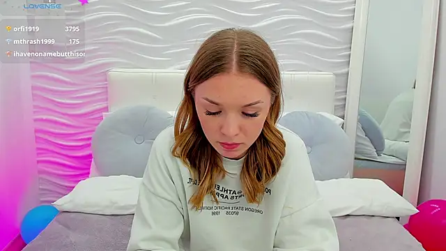 VirginOlly live sex cam