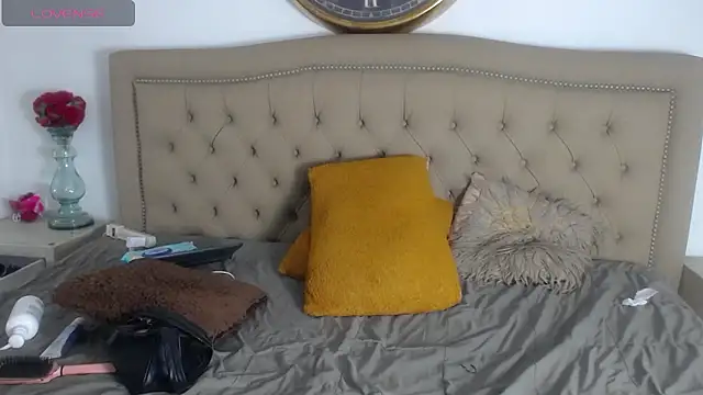 LucyVilla's cam snapshot