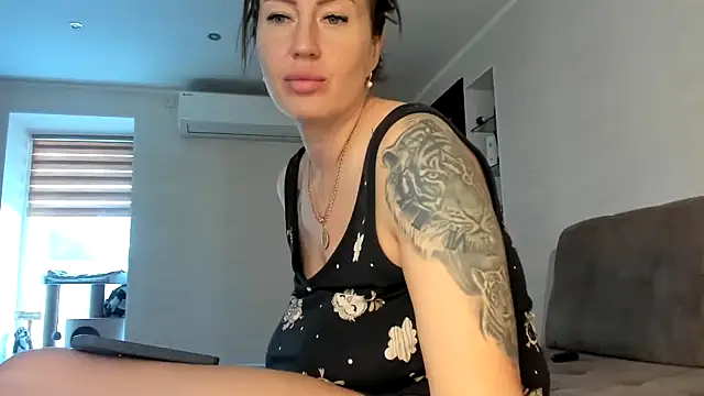 Avtosluts777 live sex cam