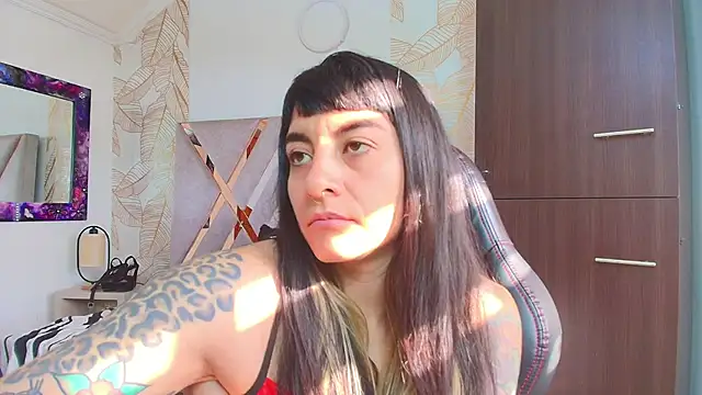 Naughty_Kittenm live sex cam