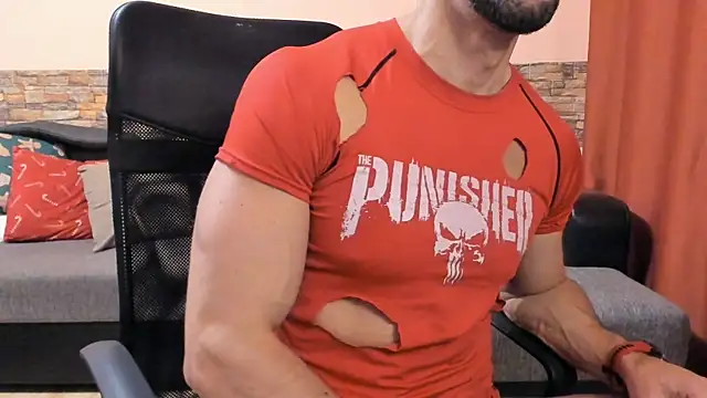 HotHunkTrainer live sex cam