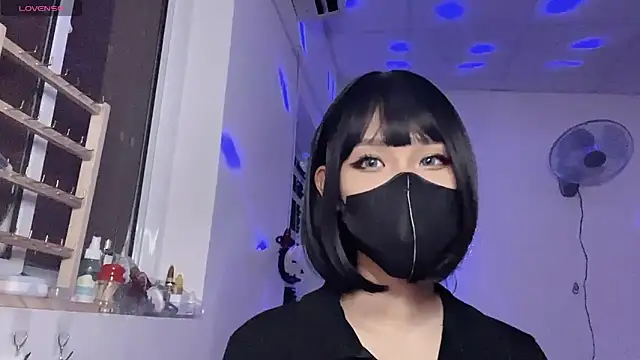 Tieu-May live sex cam