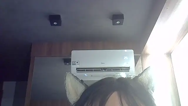 SkinnyKitten live sex cam