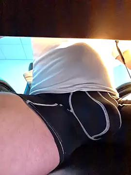 Icebearsticlese's cam snapshot