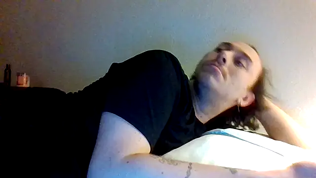 Tallhungandcloudy's cam snapshot