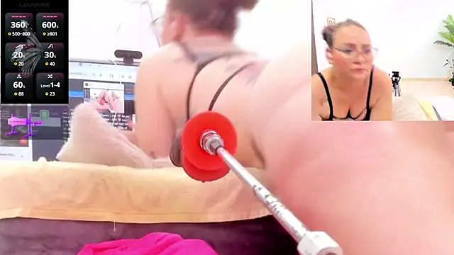 Paulina_Davis_'s cam snapshot