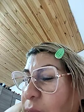 AlexxiaaMat live sex cam