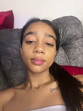 Zoe_Sweett18 live sex cam