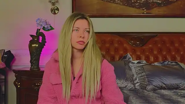 Real_Tini's cam snapshot