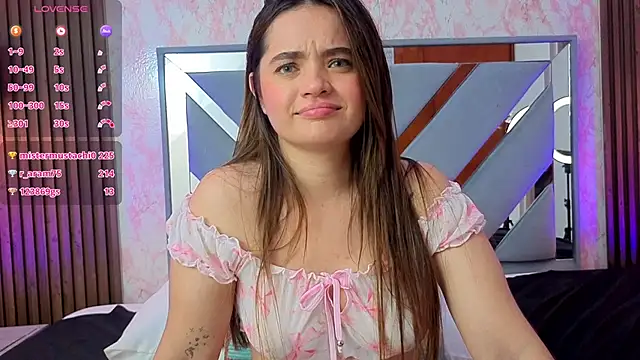 LittleeSara18's cam snapshot