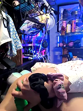 gurlnips live sex cam