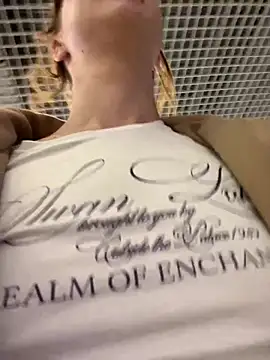 hani_obsessed's cam snapshot