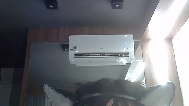 SkinnyKitten live sex cam