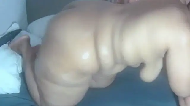 BustyThickyAss live sex cam