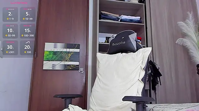 AnthonyWhite24 live sex cam