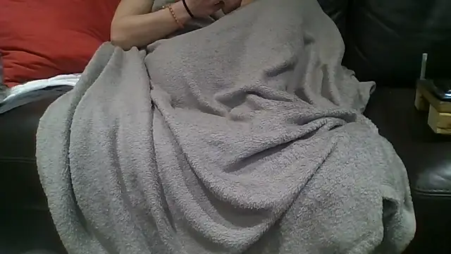 DeeLouLou's cam snapshot