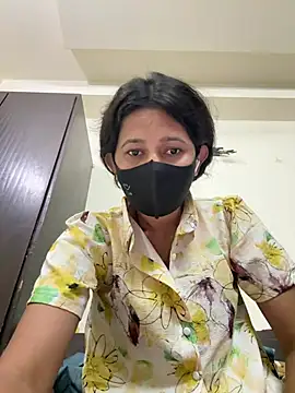 raavigirl's cam snapshot