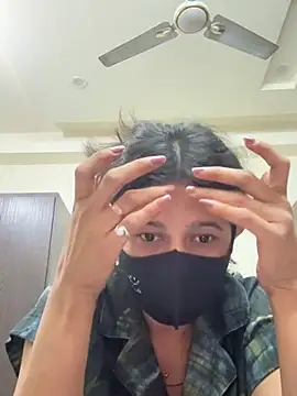 raavigirl's cam snapshot