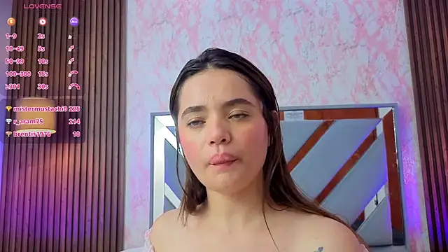 LittleeSara18's cam snapshot