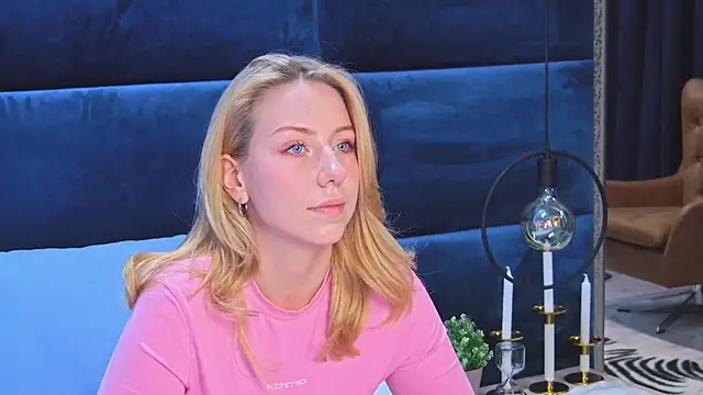 LovelyMiley's cam snapshot