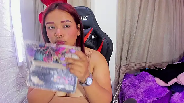 Sienna_Lux01's cam snapshot