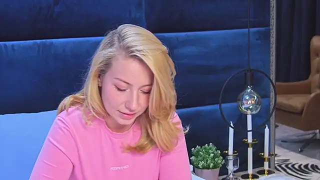 LovelyMiley's cam snapshot