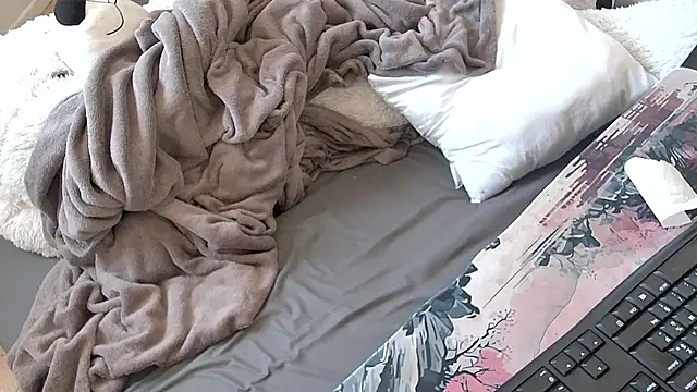 CeriseLapine live sex cam