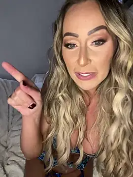 NAUGHTY-FOXY-ROXY's cam snapshot