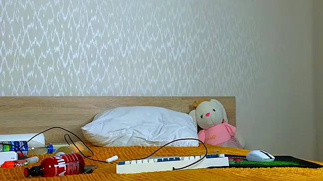 Cowell_Adelina's cam snapshot