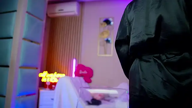 SabrinaJade live sex cam