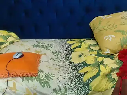 CurvyAssXX21's cam snapshot