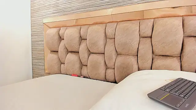 annie_shine_'s cam snapshot