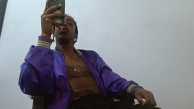 Larry-n-clouds's cam snapshot