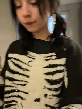 YourLittleDevil's cam snapshot