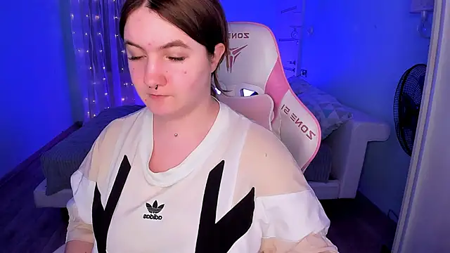 lovelyy_julia live sex cam