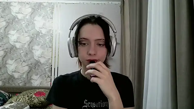 LxayBloom's cam snapshot