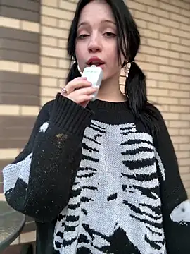 YourLittleDevil's cam snapshot