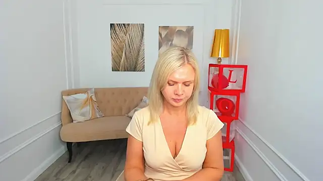 AgathaKlouin live sex cam