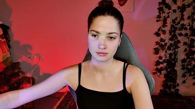 KiraVair live sex cam