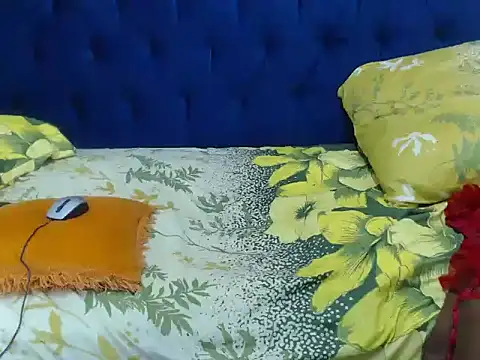 CurvyAssXX21's cam snapshot