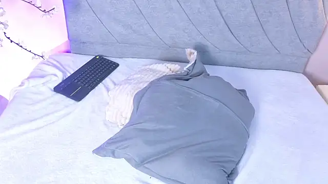 EmilyCarter_2's cam snapshot