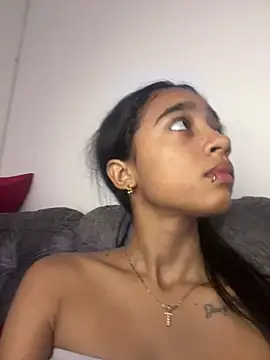 Zoe_Sweett18 live sex cam