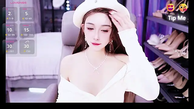 Liora- live sex cam