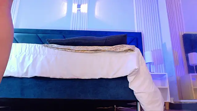 MollyCruz live sex cam