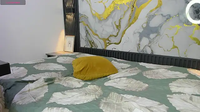 Dark_Desiree18 live sex cam