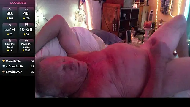 Pussyeat2please live sex cam