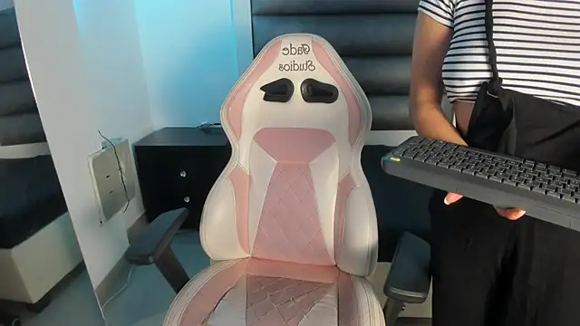 Bonnie_js's cam snapshot