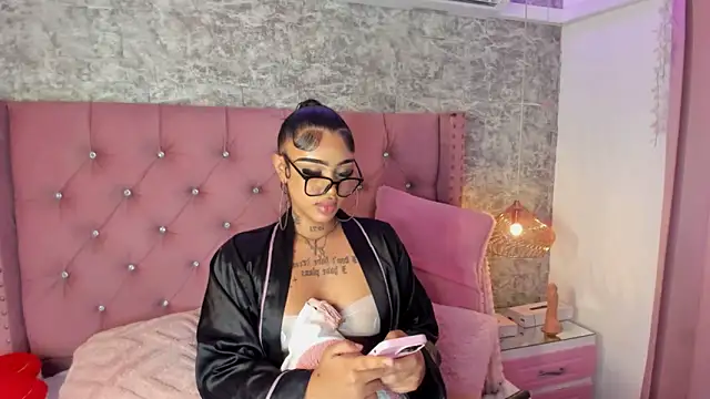 Mia_Jansen live sex cam