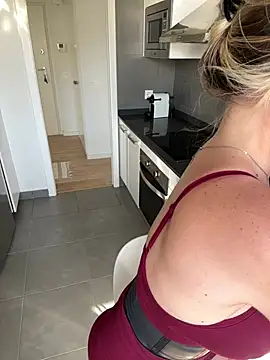 irina_k0valenk0 live sex cam