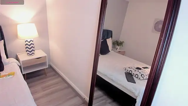 AgathaBloom_'s cam snapshot